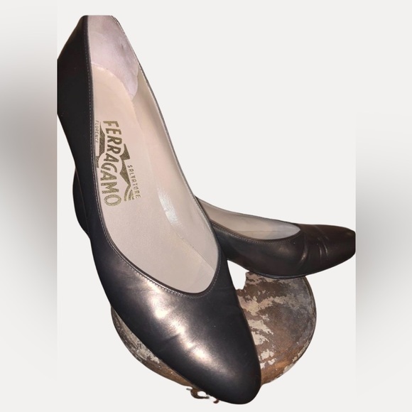 VTG Pewter/Silver Salvatore Ferragamo Pumps - Sz 6.5 narrow - Mirror like heel - Picture 2 of 3